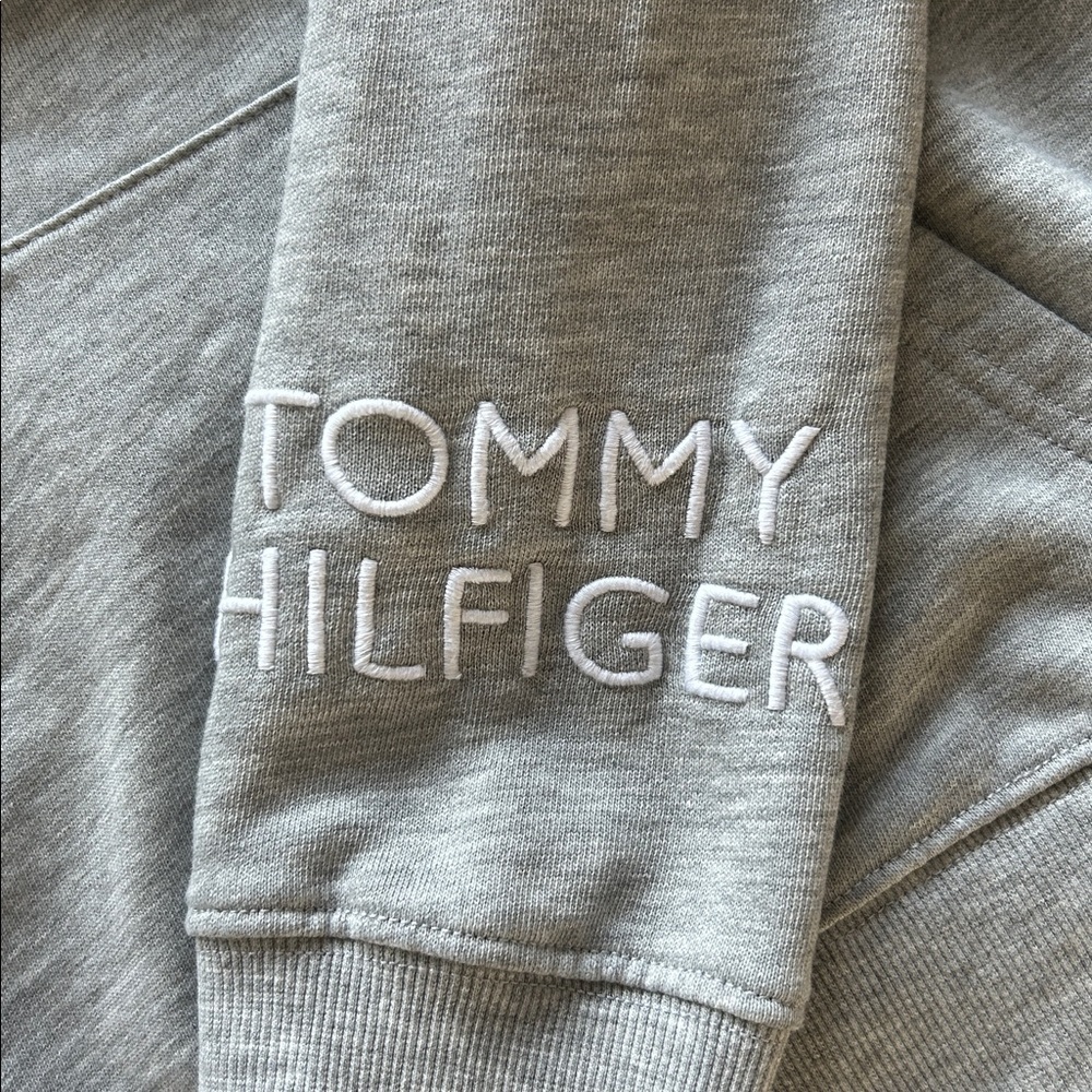 Tommy Hilfiger women’s preppy pullover, gray shirt size small petite​ - Picture 6 of 6
